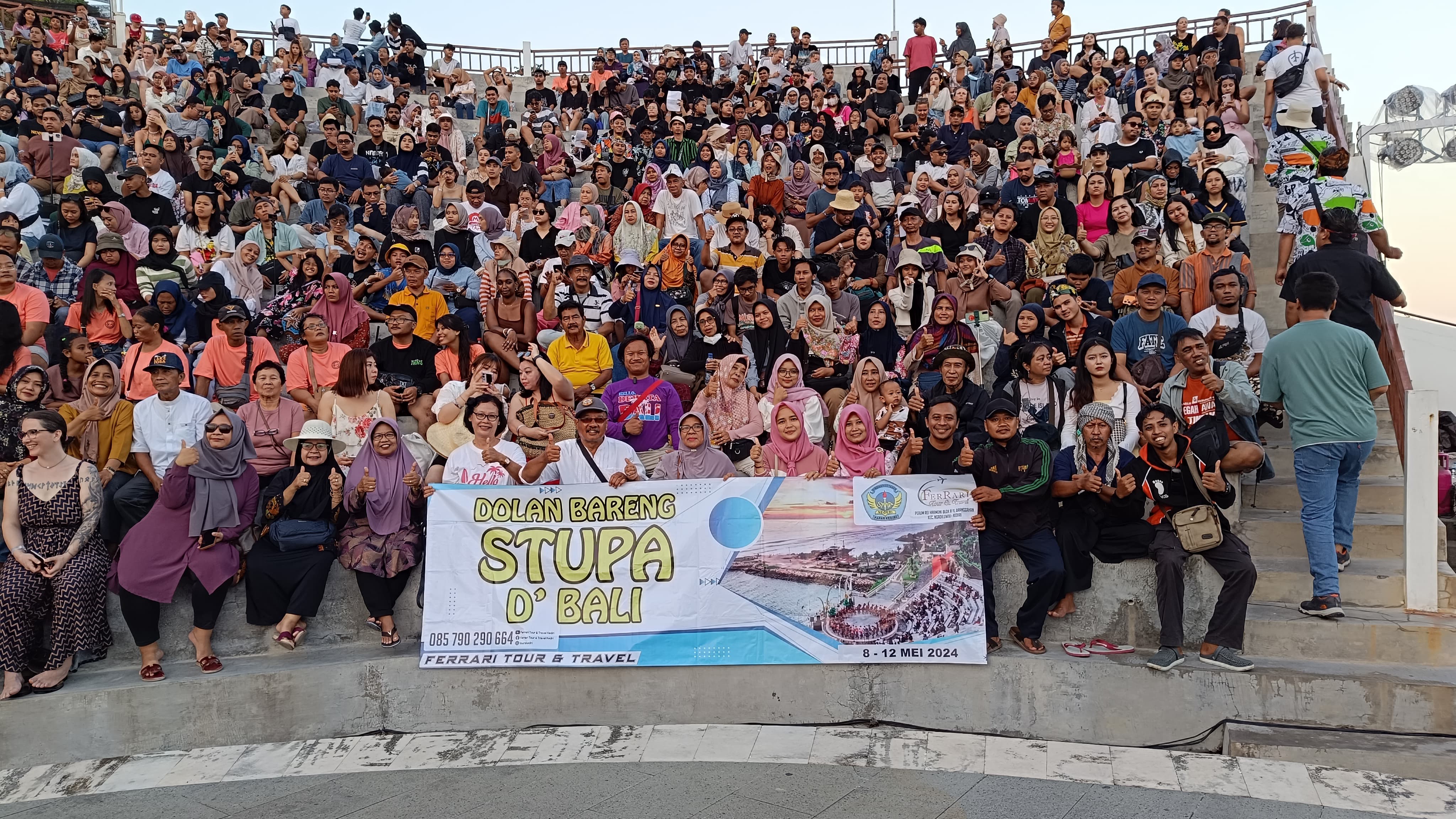Foto bersama di Kecak Pantai Melasti